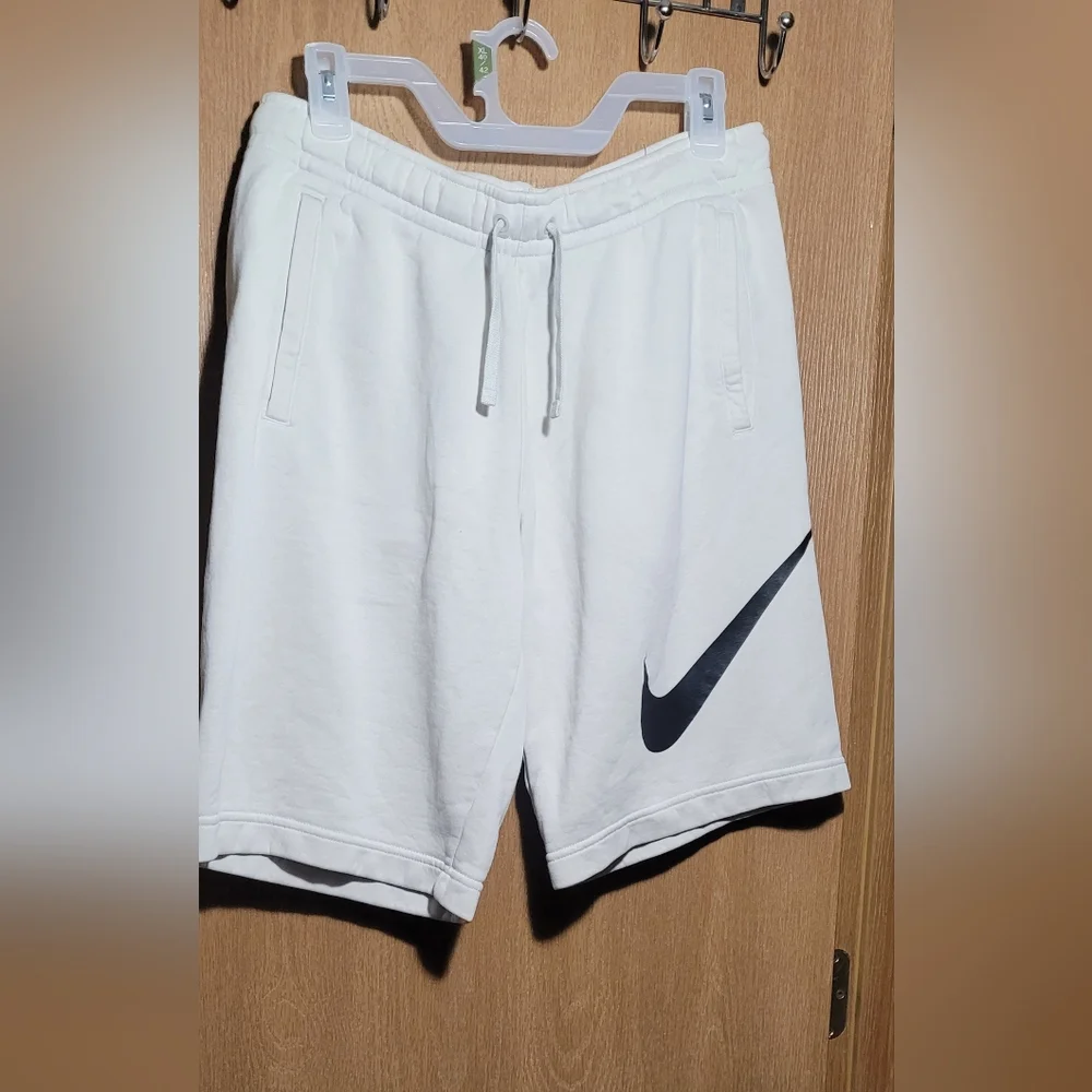 Nike beige with black big logo,pre-loved men shorts.Size : Medium